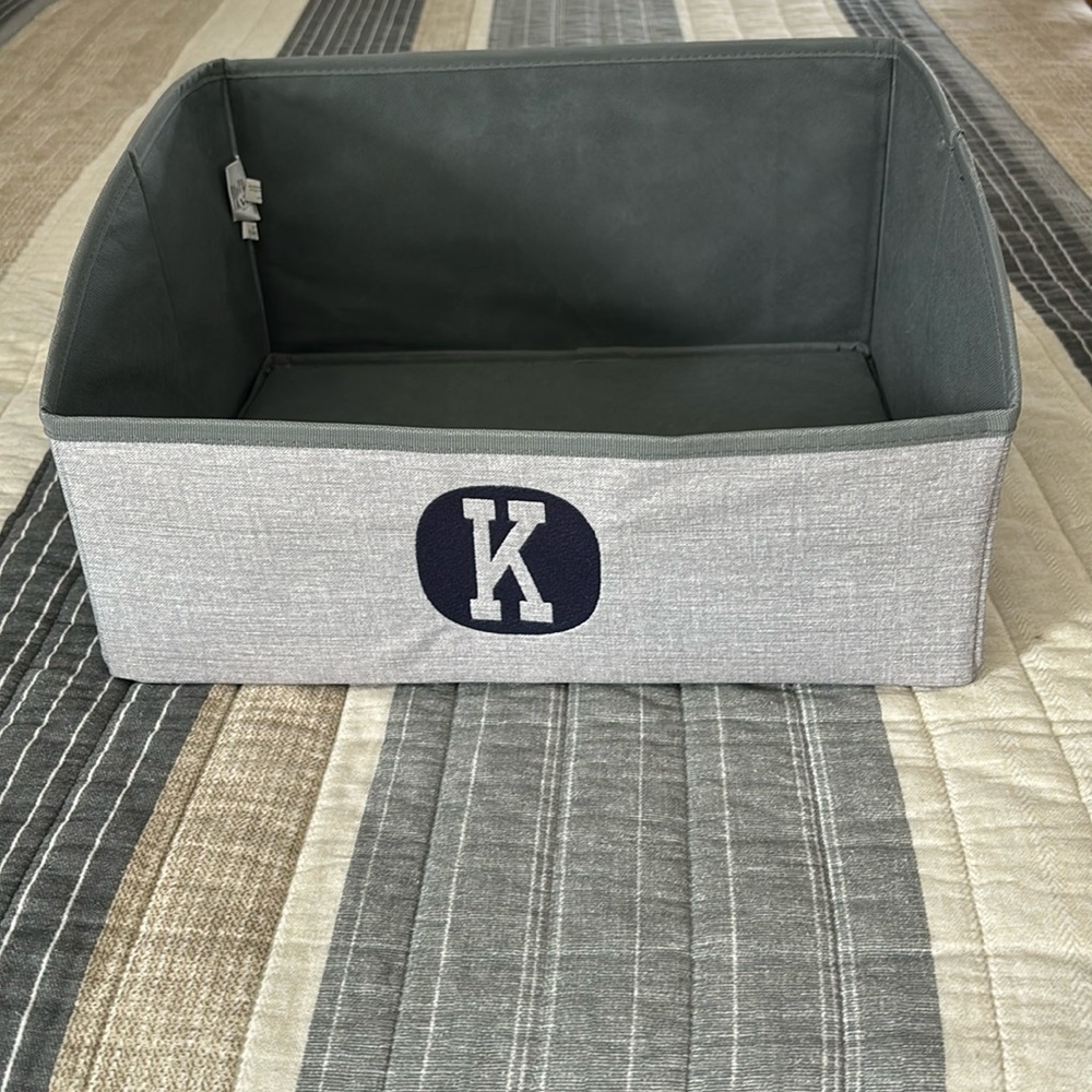 Grey bin